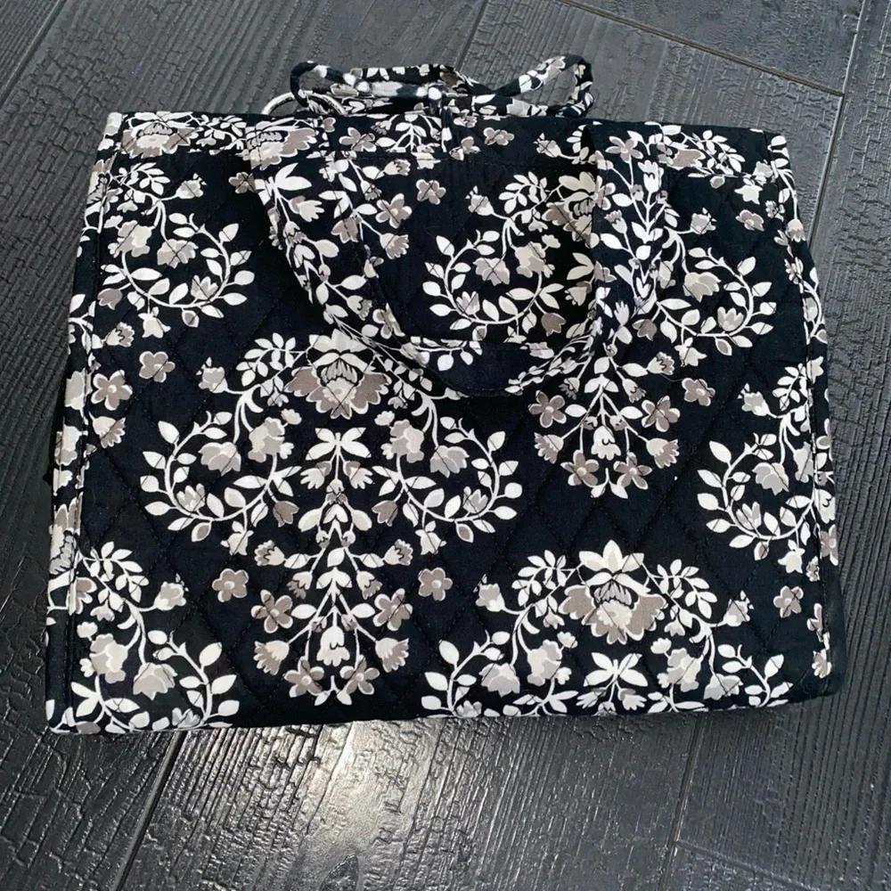 Vera Bradley Travel Hanging‎ Toiletry Organizer Chandelier Noir Black/Gray/White